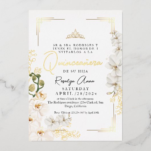 Gouden witte orchideeën Prinses Tiara Quinceañera Folie Uitnodiging (Voorkant)