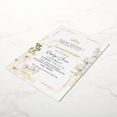 Gouden witte orchideeën Prinses Tiara Quinceañera Folie Uitnodiging (Gedraaid)