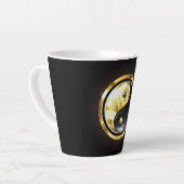 Gouden Yin Yang op zwart Latte Mok (Linkerhoek)