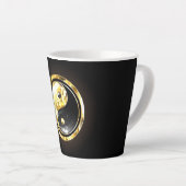 Gouden Yin Yang op zwart Latte Mok (Rechterhoek)