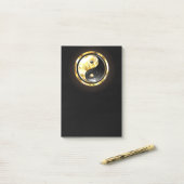 Gouden Yin Yang op zwart Post-it® Notes (Op bureau)