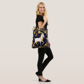 Gouden Zodiac Steenbok Design Tote Bag (Op model)
