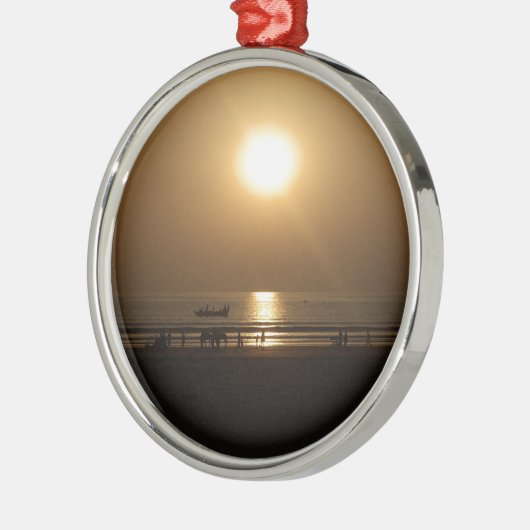 Gouden Zomerzonsondergang Reflectie op het strand Metalen Ornament (Links)