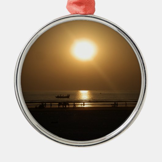 Gouden Zomerzonsondergang Reflectie op het strand Metalen Ornament (Voorkant)