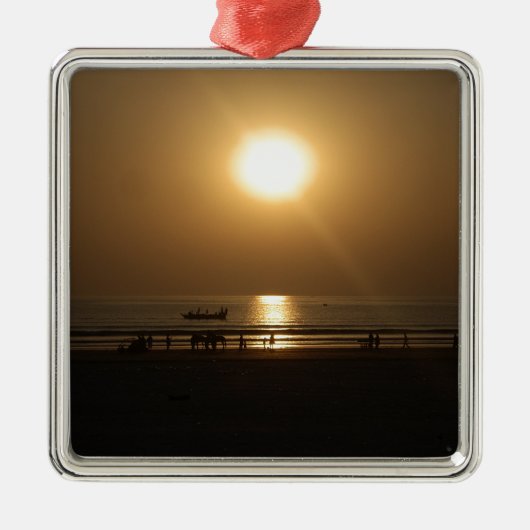 Gouden Zomerzonsondergang Reflectie op het strand Metalen Ornament (Voorkant)