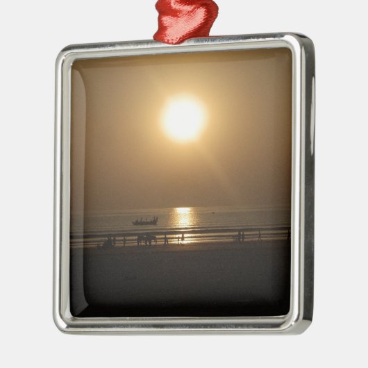 Gouden Zomerzonsondergang Reflectie op het strand Metalen Ornament (Links)