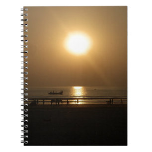 Gouden Zomerzonsondergang Reflectie op het strand Notitieboek