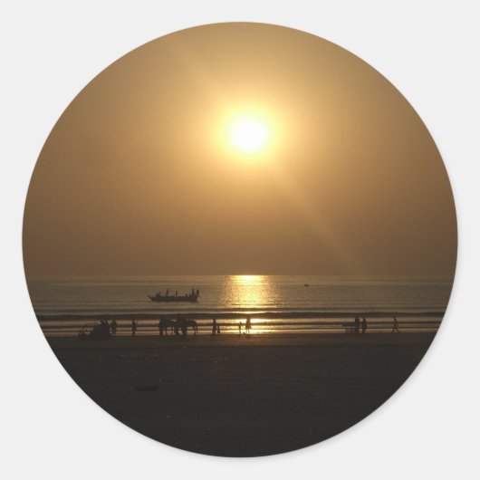 Gouden Zomerzonsondergang Reflectie op het strand Ronde Sticker (Voorkant)