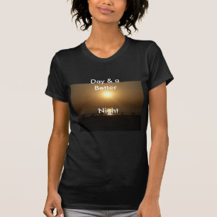 Gouden Zomerzonsondergang Reflectie op het strand T-shirt
