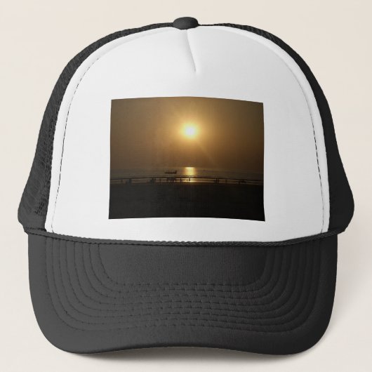 Gouden Zomerzonsondergang Reflectie op het strand Trucker Pet (Voorkant)