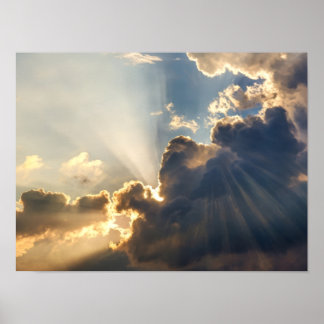 Gouden Zonnestralen Door Donkere Wolken - Inspirer Poster