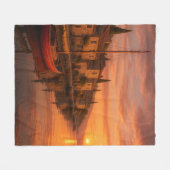 Gouden zonsondergang boven het kustdorp fleece deken (Voorkant (Horizontaal))