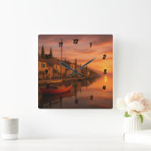 Gouden zonsondergang boven het kustdorp vierkante klok (Huis)