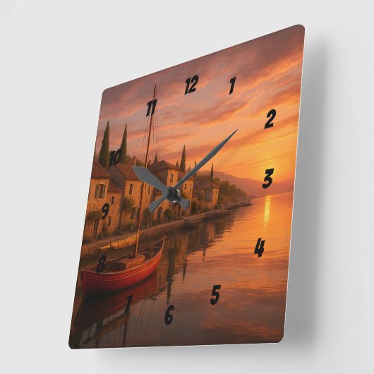 Gouden zonsondergang boven het kustdorp vierkante klok (Hoek)