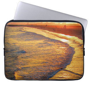 Gouden Zonsondergang Golven op de Kust Foto Laptop Sleeve