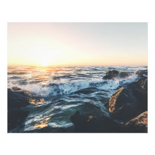 Gouden Zonsondergang Oceaan Golven op Rotsen Seren Foto Afdruk