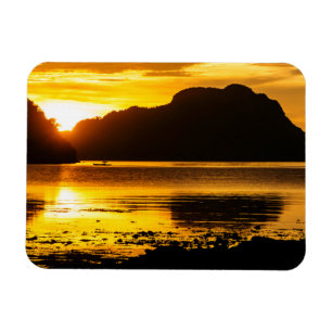 Gouden zonsondergang over de baai magneet