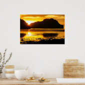 Gouden zonsondergang over de baai poster (Keuken)