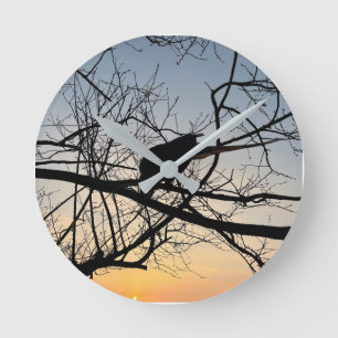 Gouden Zonsondergang Silhouet: Vogel op Boomtakken Ronde Klok