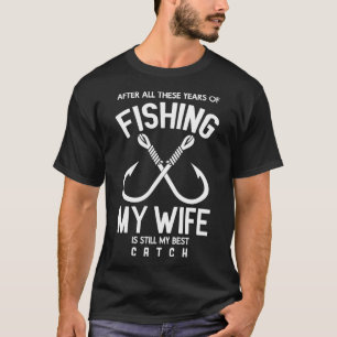 Gouden Zonsondergang Vissende Silhouet in Bergmeer T-shirt