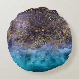 Goudflorale mandala en confetti afbeelding rond kussen