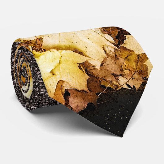 Goudgele appelbladeren naherfstasfalt stropdas (Opgerold)