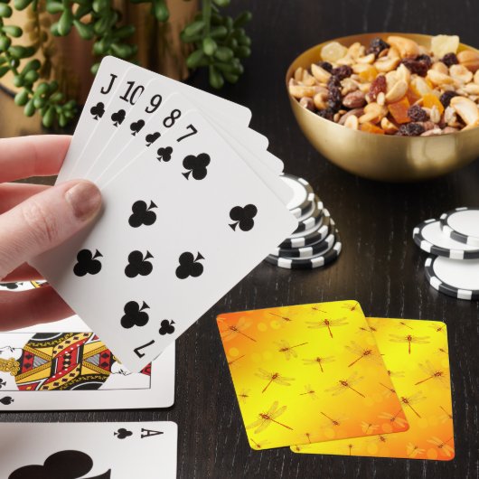 Goudgele libellen vliegen, pokerkaarten (Insitu)