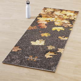 Goudgele mazelbladeren naherfstasfalt Monogram Yogamat