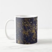 Goudglitter en glittering blauwe sterren op zwarte koffiemok (Links)