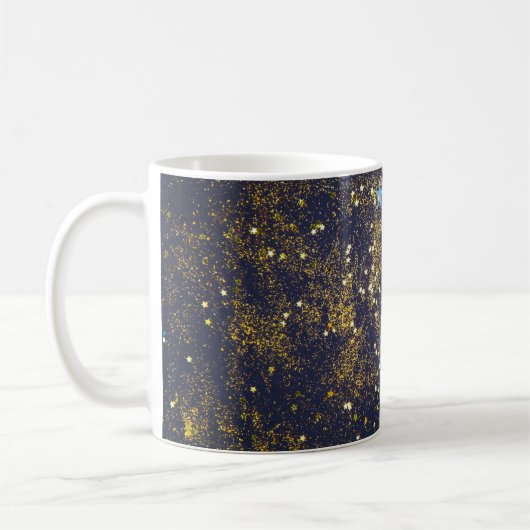 Goudglitter en glittering blauwe sterren op zwarte koffiemok (Links)