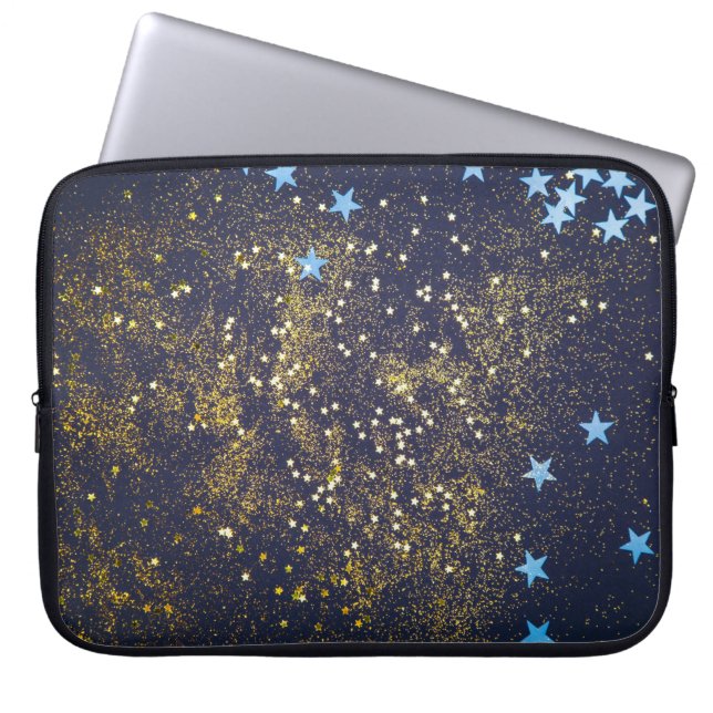 Goudglitter en glittering blauwe sterren op zwarte laptop sleeve (Voorkant)