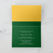 Goudgroene afstuderen van gewone senioren (Binnen)