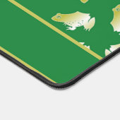 Goudkikkers op groen bureaumat (Hoek)