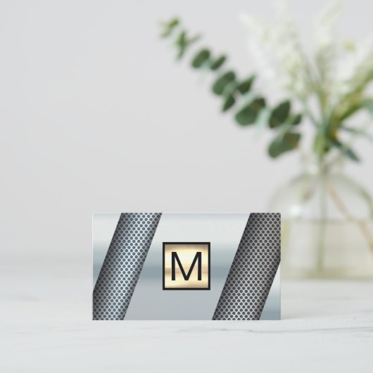 Goudkleurig chroom metaal met monogram en perforat visitekaartje (Staand voorkant)