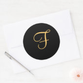 Goudkleurig initiaal "F" op de zwarte monogram Ronde Sticker (Envelop)