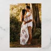 goudkleurig monogram bruiloft Foto Folie Uitnodiging (Achterkant)