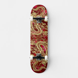 Goudkleurige draak in reliëf op rode satijnen prin persoonlijk skateboard