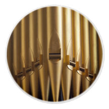 Goudkleurige orgelpijpen keramische trekkracht