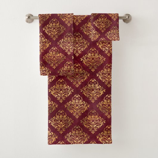 goudmaroon Damask Pattern Bad Handdoek (Insitu)