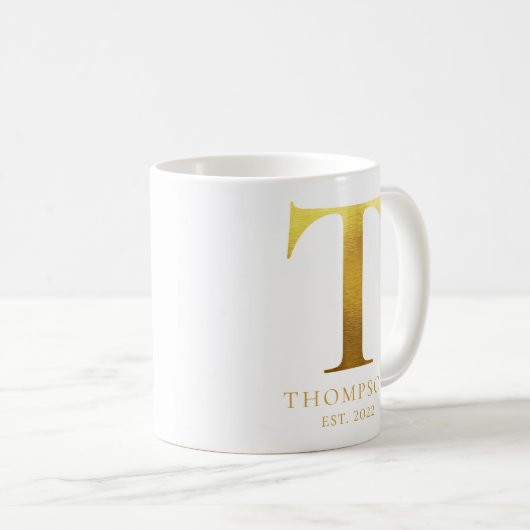 Goudmonogram T in penseelvorm Koffiemok (Voorkant rechts)
