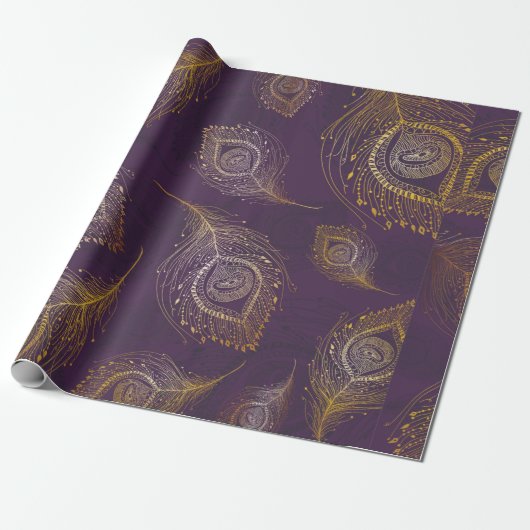 Goudpekveren tegen violette achtergrond cadeaupapier (Uitgerold)