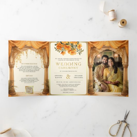 goudsbloem geel zuid indiase mandap bruiloft drieluik uitnodiging (Binnen)