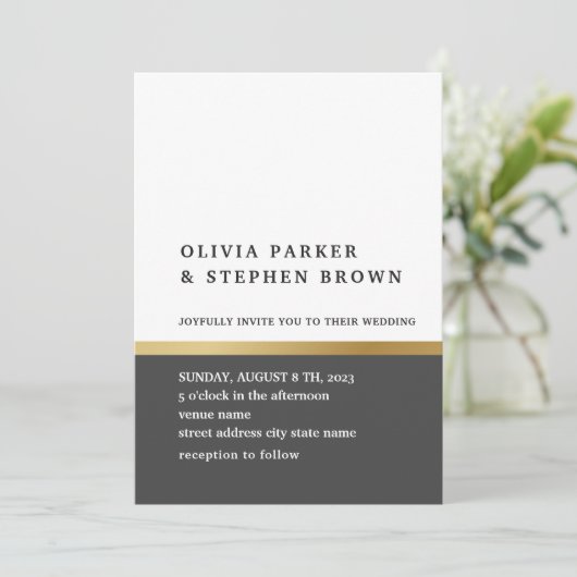 Goudstreep. Elegant zwart-wit bruiloft Kaart (Staand voorkant)