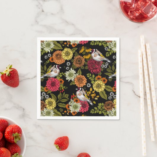 Goudvinken in de tuin op zwart servet (Insitu)