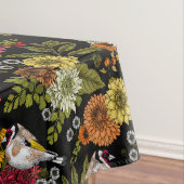 Goudvinken in de tuin op zwart tafelkleed (Voorbeeld)