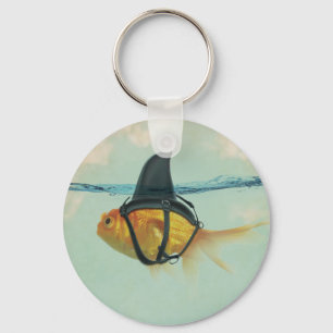 Goudvis met een haaienstaart sleutelhanger