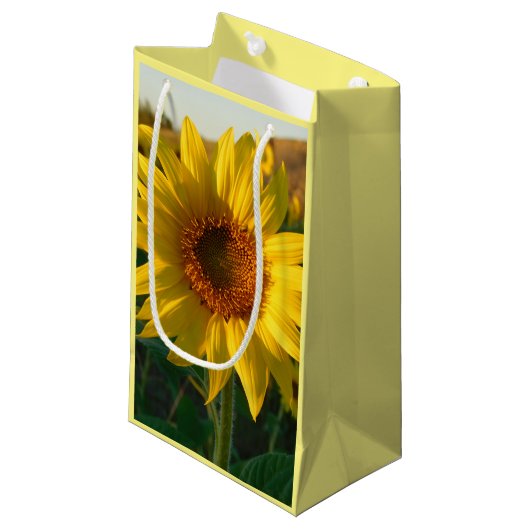 goudzonnebloem klein cadeauzakje (Voorkant Gekanteld)