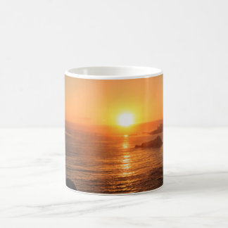 Goudzonsondergang voor speciale momenten in de zom koffiemok