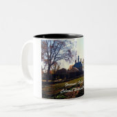 Gouverneur's paleis, koloniaal Williamsburg Tweekleurige Koffiemok (Voorkant links)