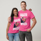 Graasde onaangetaste Trump overleefde schutter mis T-shirt (Unisex)